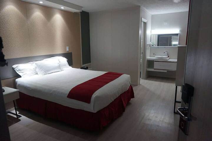 Room 12 of 18