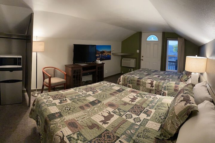 Moosehead Lodge & Cabins