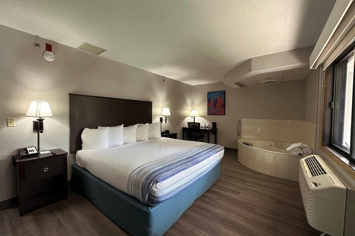 AmericInn by Wyndham Menominee