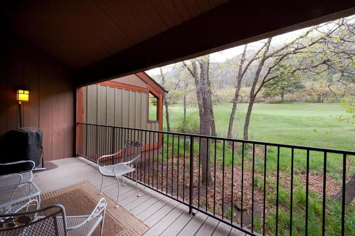 Tamarron Gambel Oak 790 - Wild Turkey Ridge - Durango CO