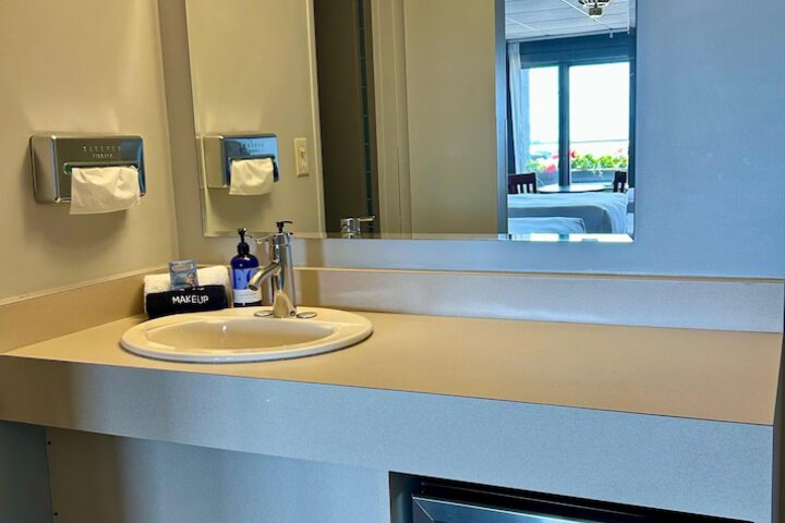 Harbor Inn Self Check-in Hotel