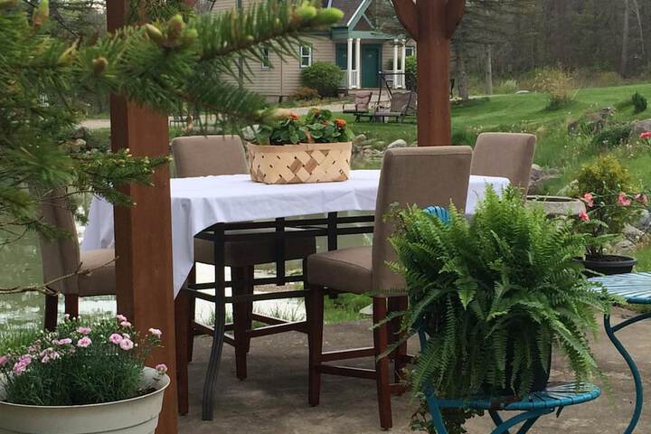 Spruce Hill Inn and Cottages