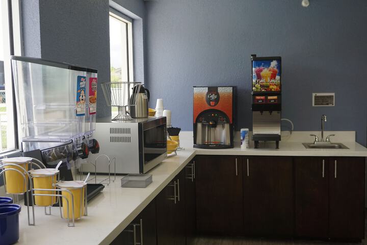 Breakfast/Coffee Service 47 of 50