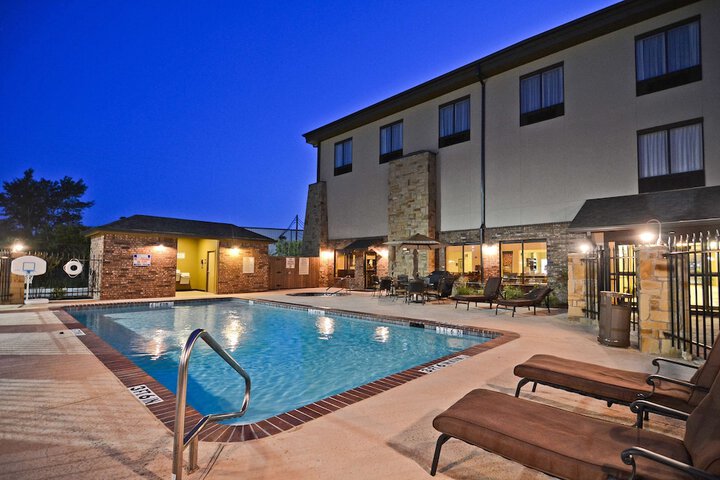 Best Western Plus Emory at Lake Fork Inn & Suites