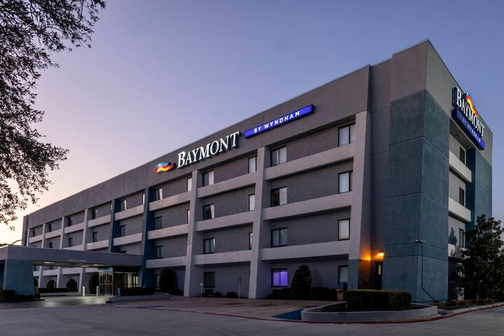Baymont by Wyndham Arlington at Six Flags Dr