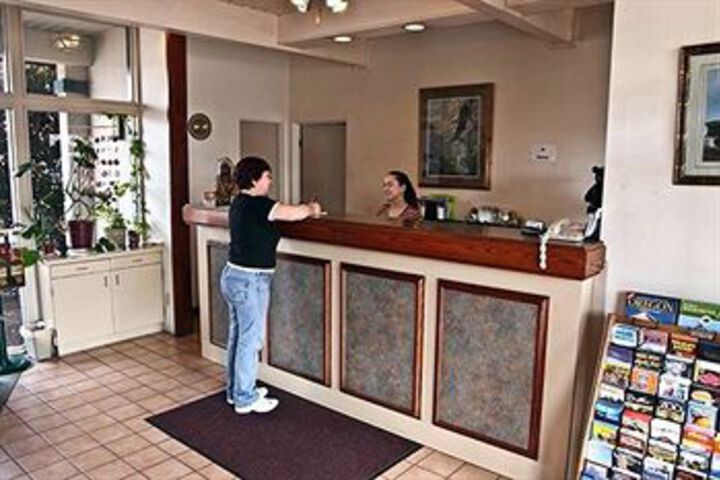 Rodeway Inn & Suites