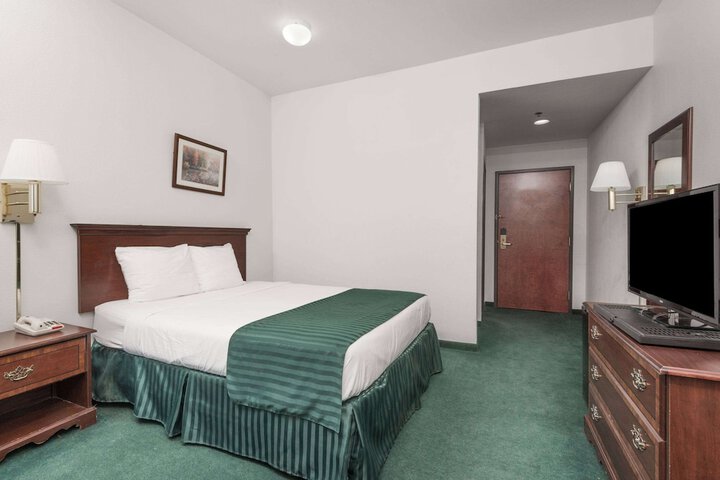 Room 15 of 24
