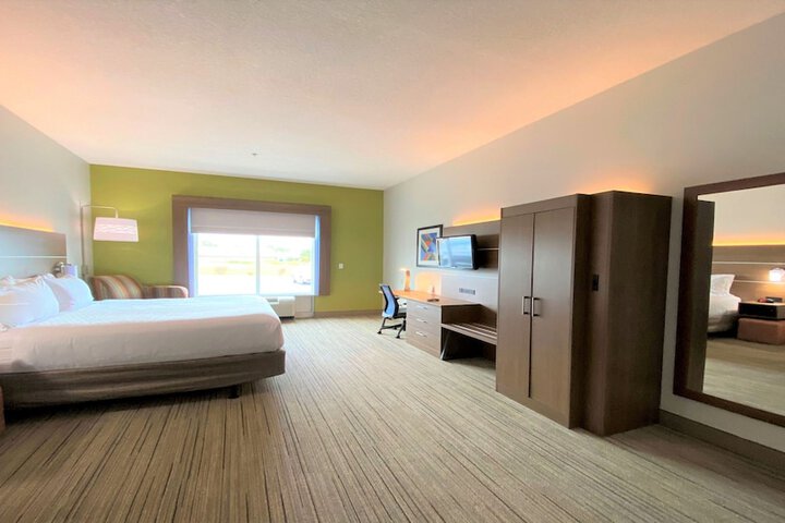 Holiday Inn Express & Suites Somerset Central by IHG