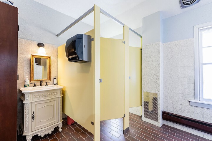 Room 43 of 68