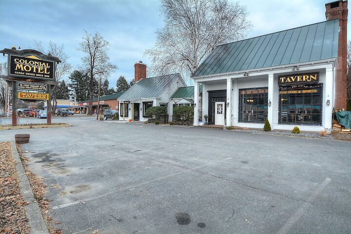Colonial Motel
