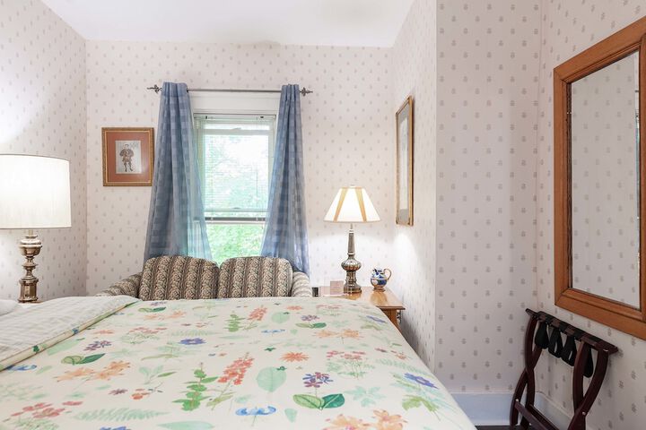 Room 44 of 115