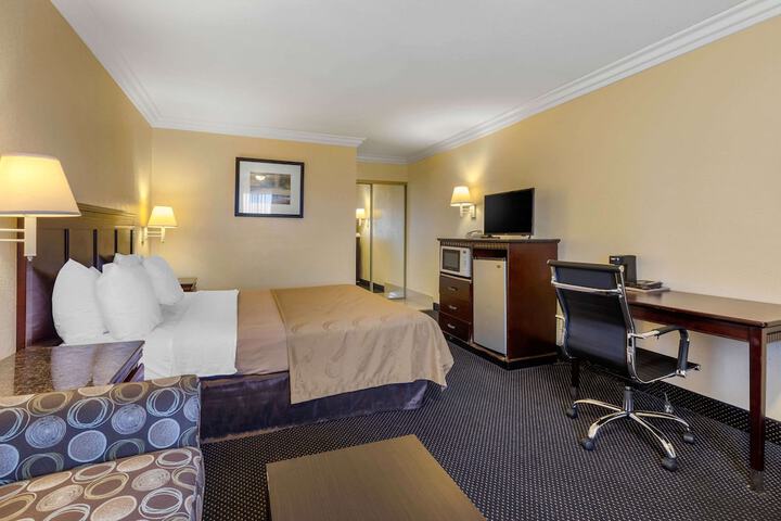 Room 20 of 39