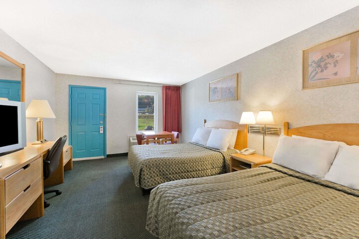 Room 7 of 18