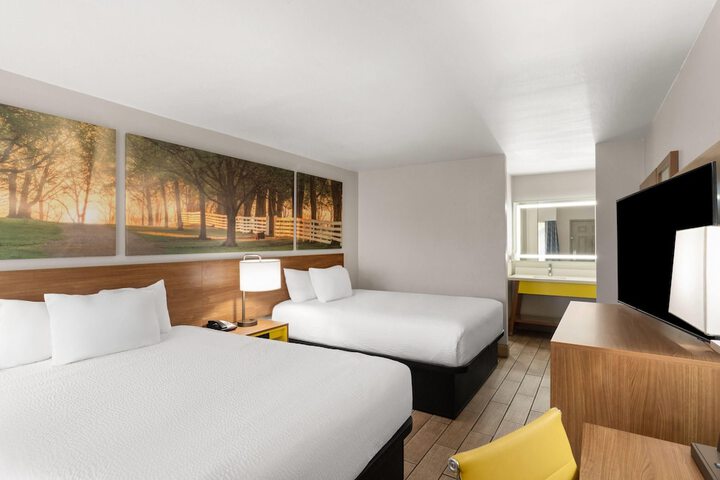 Days Inn by Wyndham Clanton AL