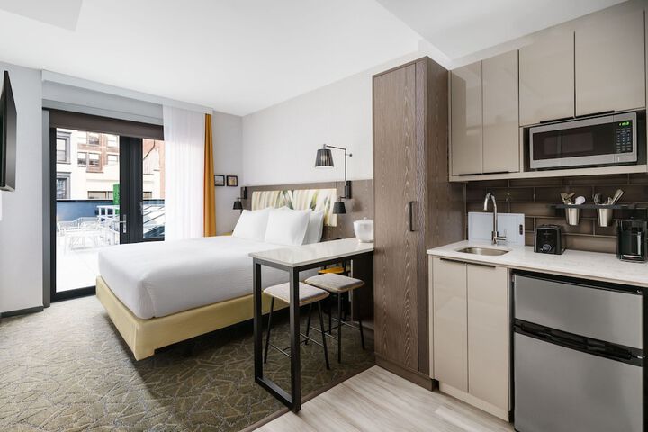 Room 13 of 28