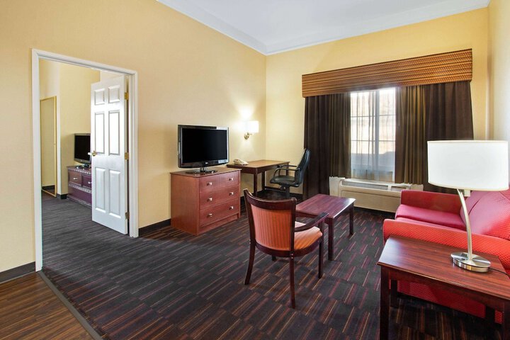 Room 34 of 76