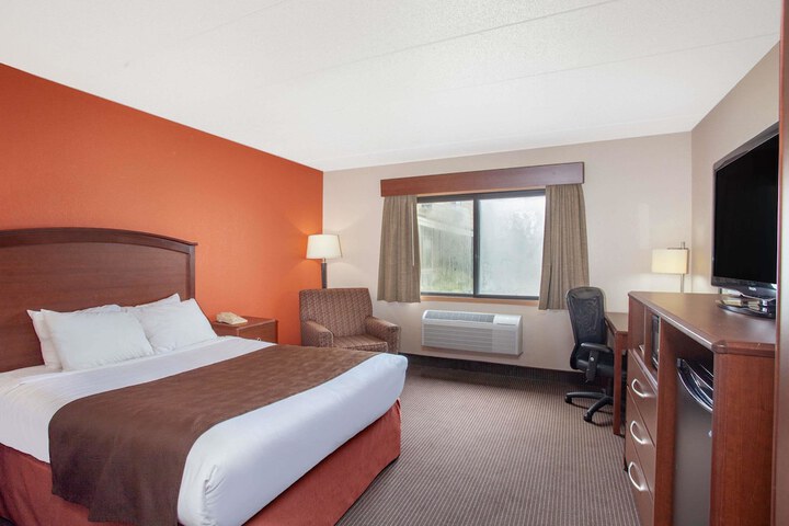 Room 8 of 16