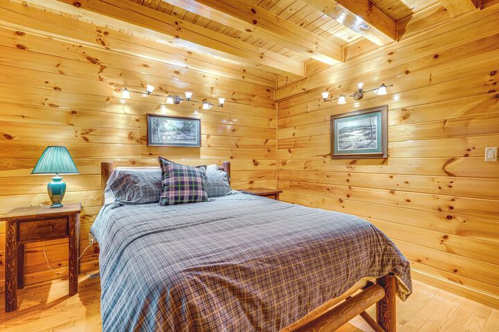 Hike Fish & Golf: Burnsville Retreat w / Deck!