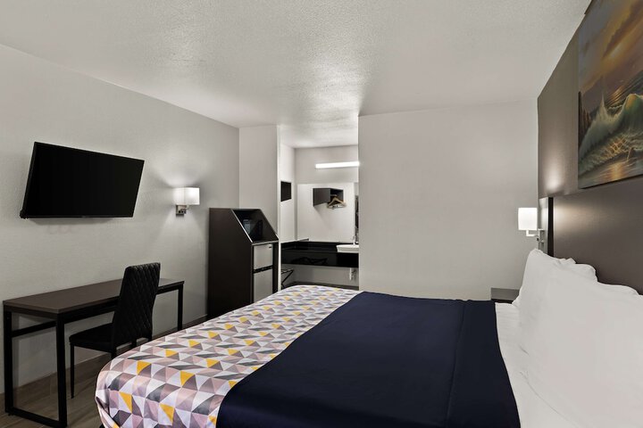 Room 15 of 40