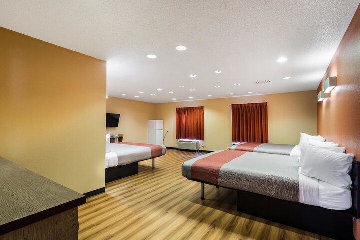 Room 28 of 34