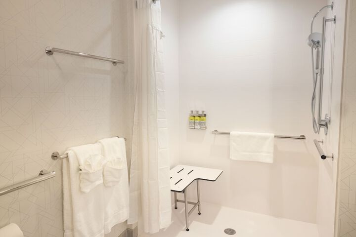 Holiday Inn Express & Suites Harrisonburg University Area by IHG