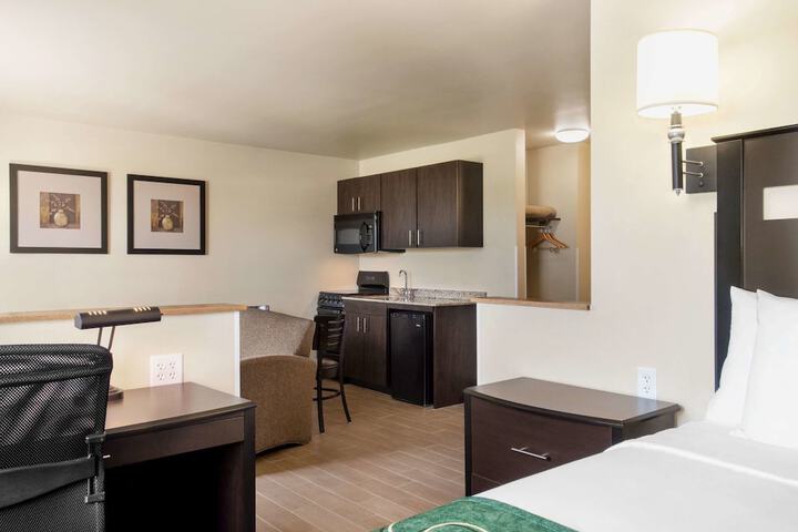 Room 4 of 16