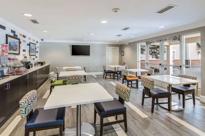 Breakfast/Coffee Service 35 of 38