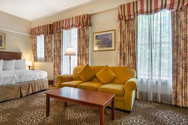 Room 17 of 39