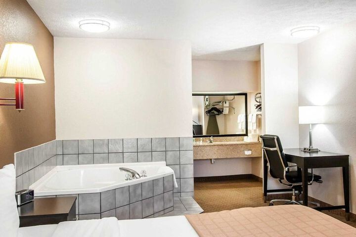 Room 15 of 32