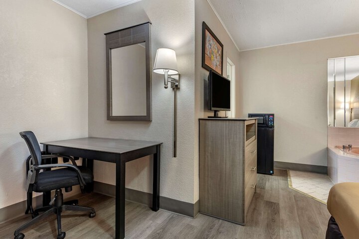 Room 29 of 38