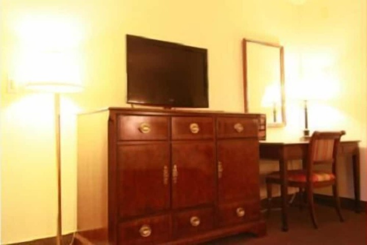 Room 16 of 19