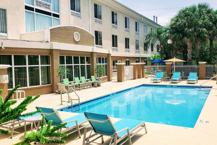 Pool 10 of 74