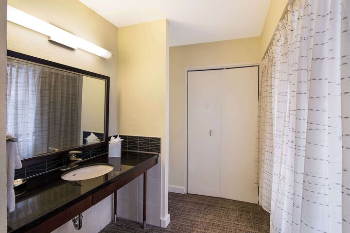 Room 21 of 37