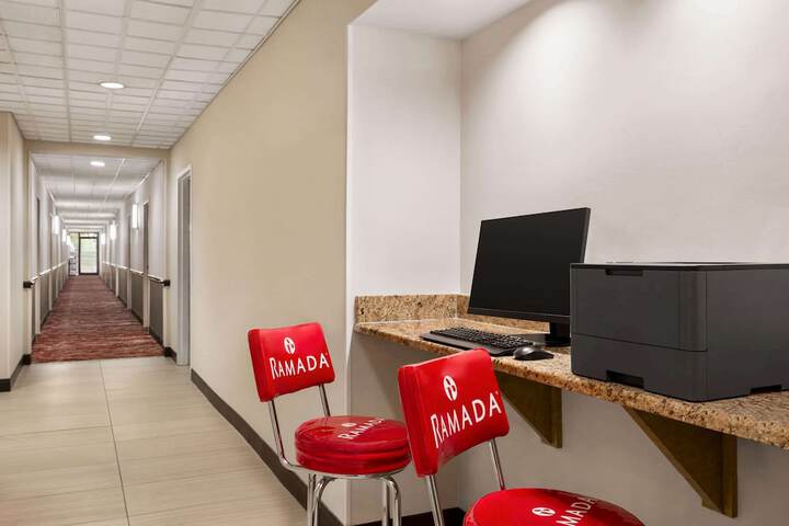 Ramada by Wyndham Suites Orlando Airport