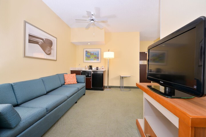 Room 11 of 25