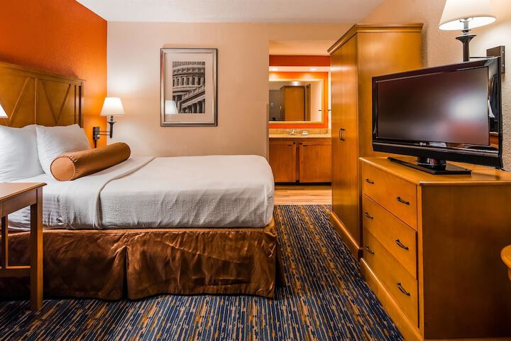 Room 6 of 23