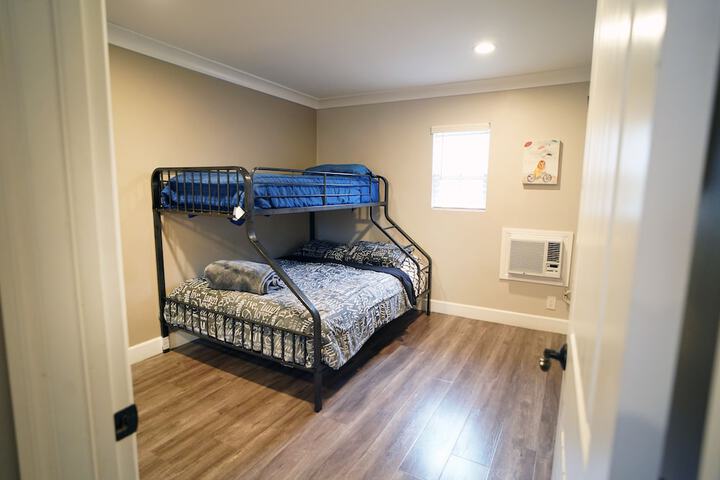 Room 44 of 115