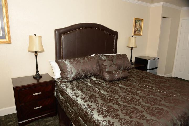 Room 11 of 28