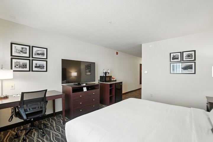 Cobblestone Hotel & Suites-Bellefontaine
