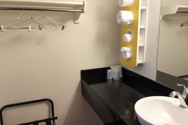 Motel 6 Roseville MN - Minneapolis North