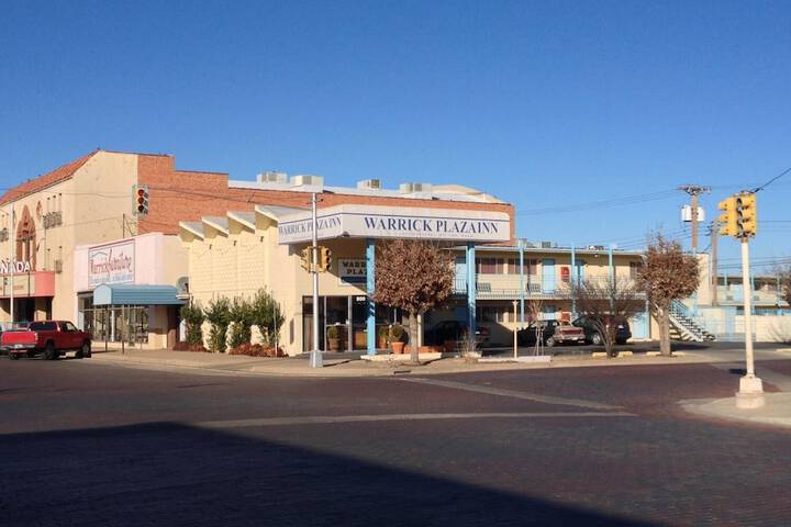 Warrick Plaza Inn
