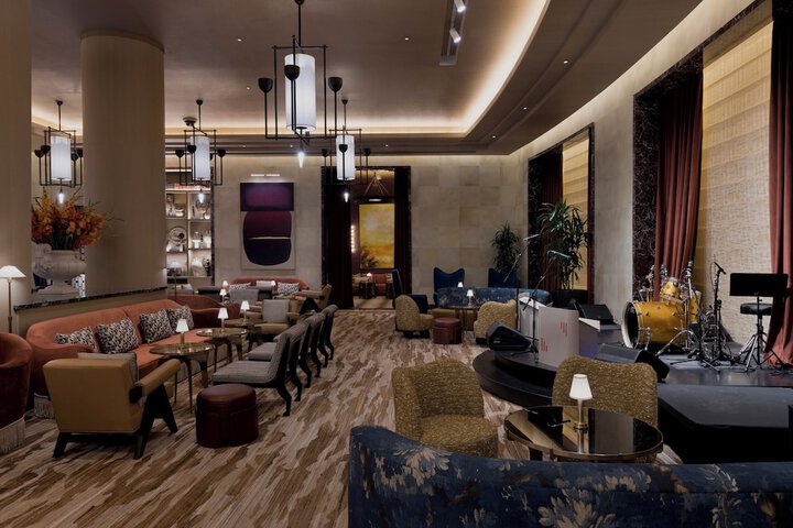Lounge 143 of 182