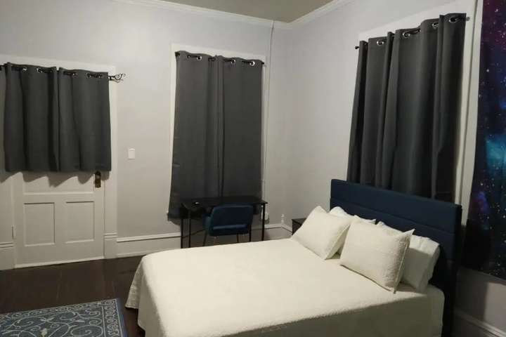 Premium Suite private bathroom w full house amenities rm 5