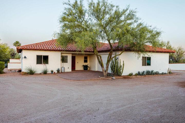Grand Desert Getaway with Pool and Peloton with Sonos and Office