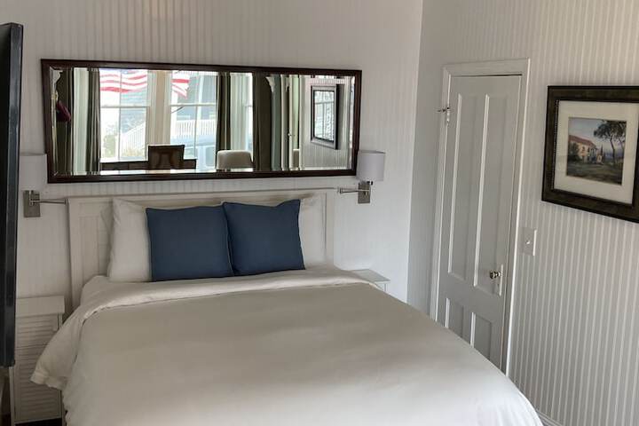 Room 16 of 65