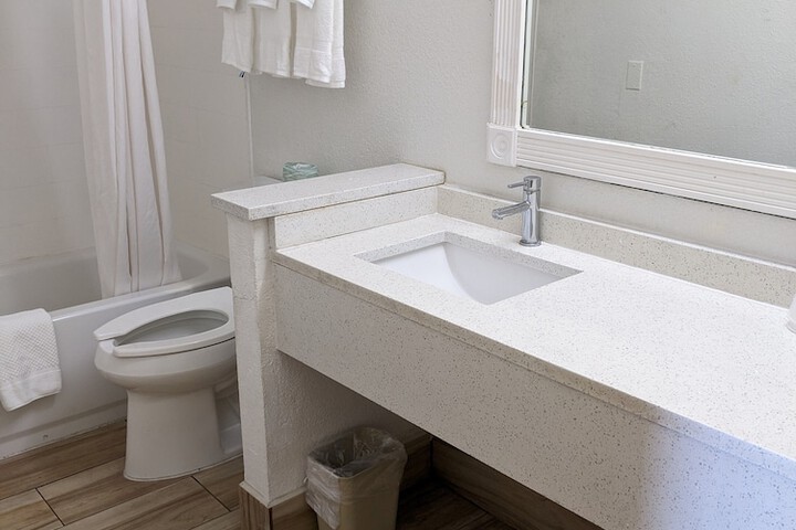 Days Inn & Suites by Wyndham Port Richey