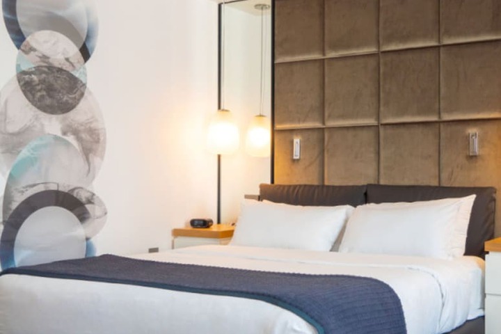 The Windsor Suites