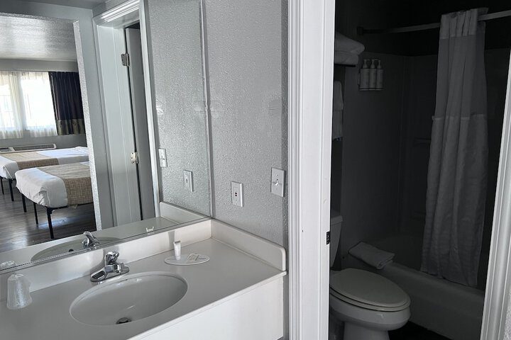 Room 21 of 34