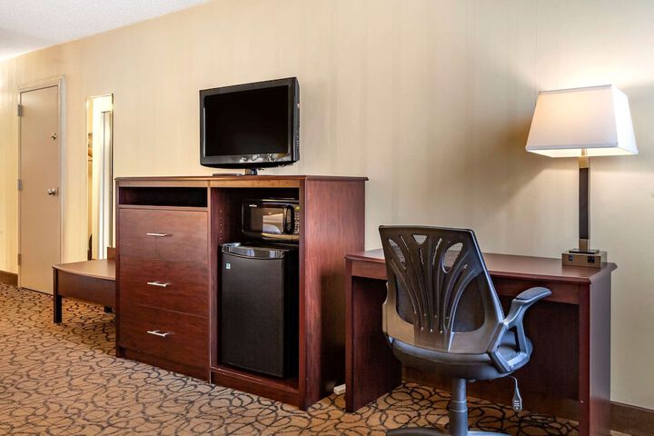 Room 33 of 72