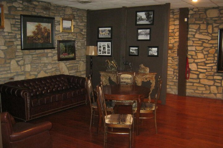 Ye Old English Inn